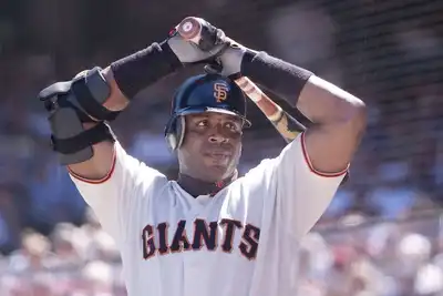 Barry Bonds Doesn't Even Want To Join Your HoF Club Anyways