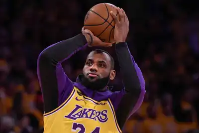 Conflict On Tune Squad: Bugs Bunny Says Hong Kong Is His Favorite Vacation Spot